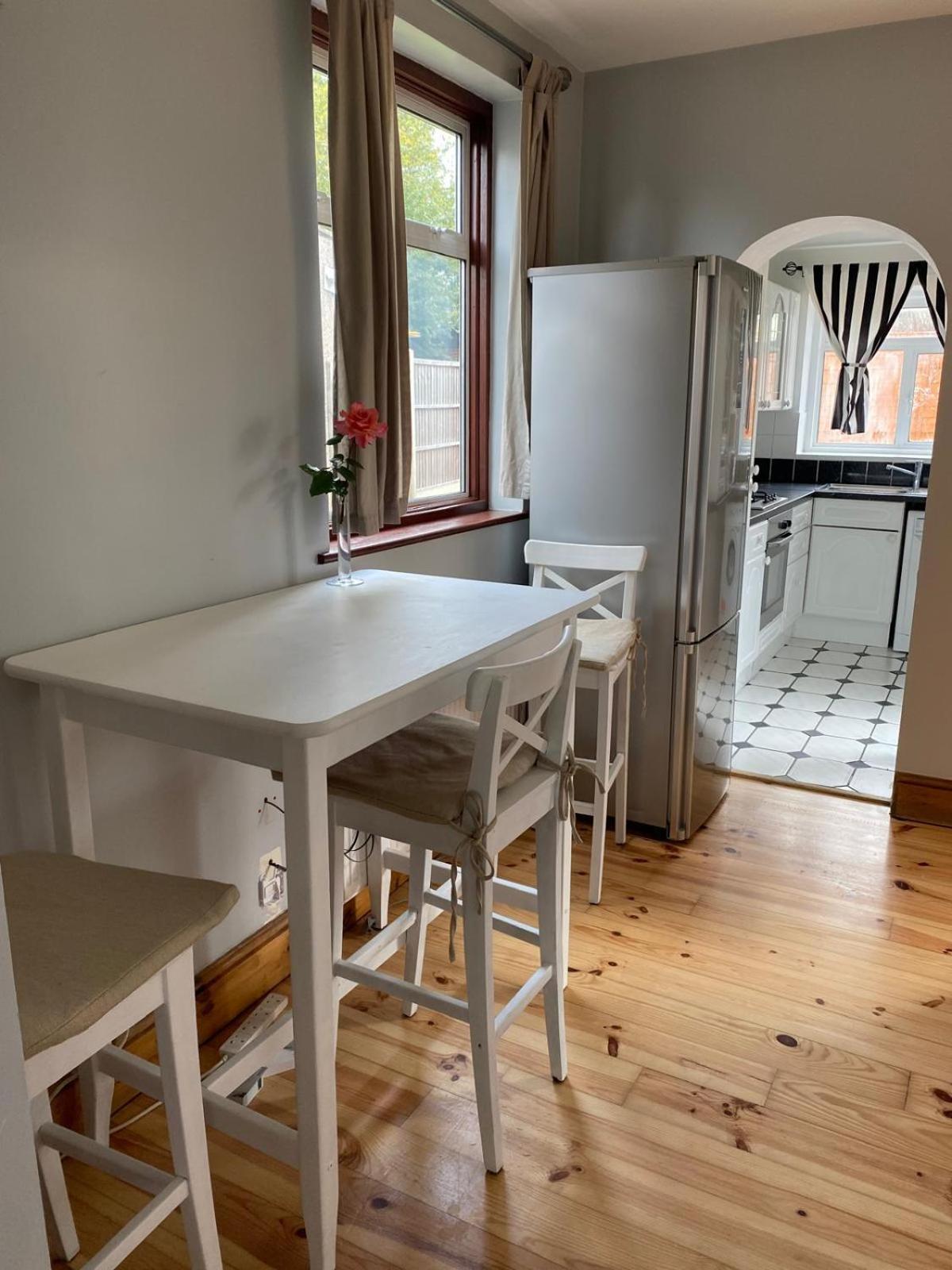 Lovely Rooms In West London Northolt  Extérieur photo