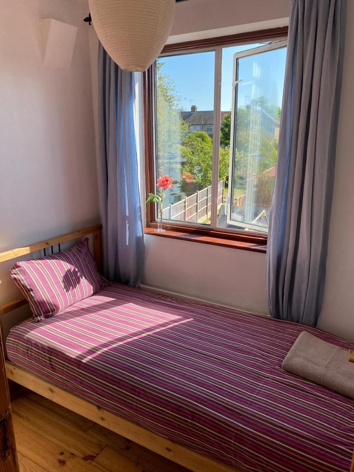 Lovely Rooms In West London Northolt  Extérieur photo
