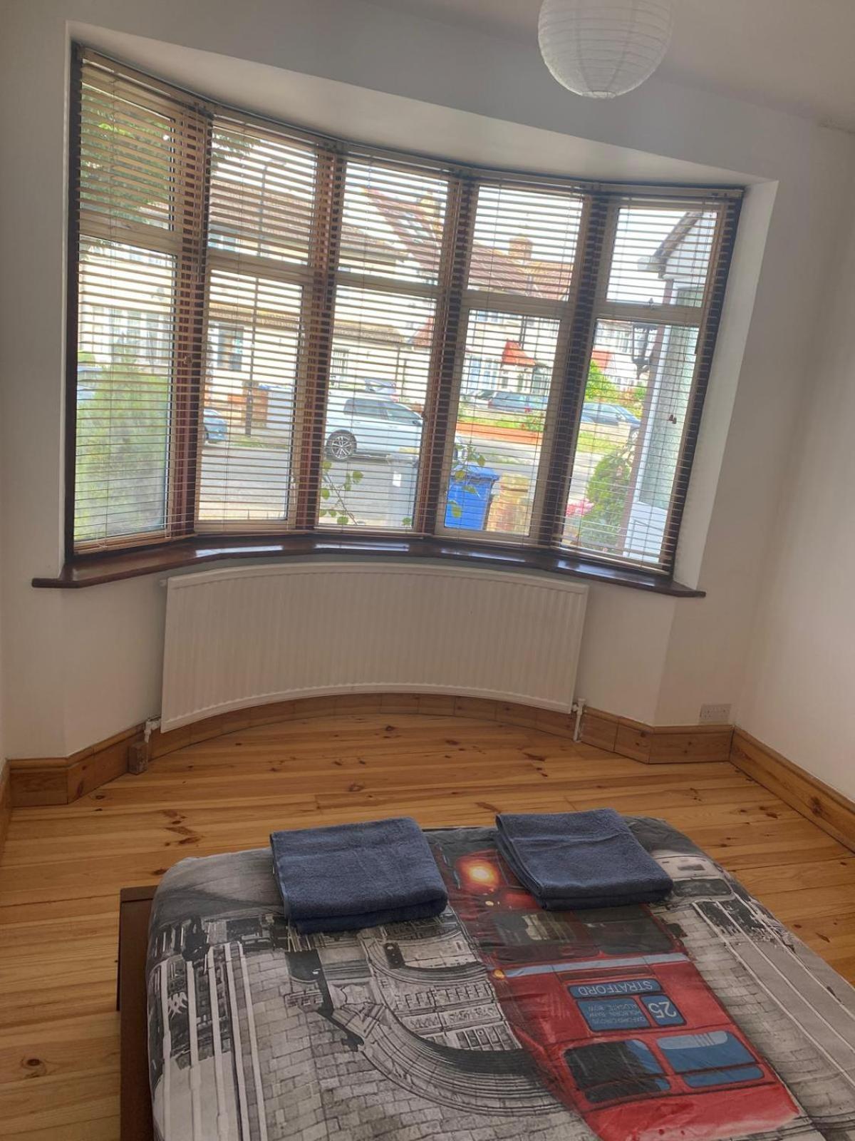 Lovely Rooms In West London Northolt  Extérieur photo